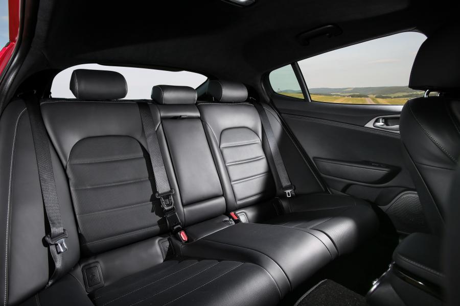Интерьер Kia Stinger GT (CK) 2017 года  (WW) (фото 47 из 106)